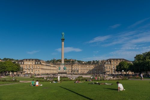 Neues Schloss in Stuttgart. Stuttgart bietet viele Location zum Feiern von Hochzeiten.