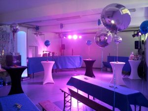 Partybedarf für deine Veranstaltung, Stehtische, Floorspots, Partyausstattung