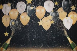 Luftballons und Sektflaschen als Hintergrund für die Photobooth