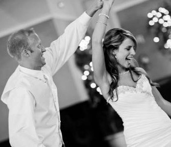 Tanzendes Hochzeitspaar beim Hochzeitstanz