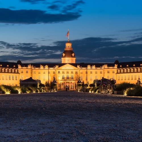 Karlsruher Schloss bei Nacht