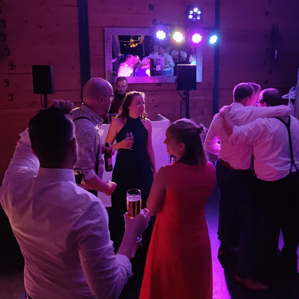 DJ Motzel auf einer Hochzeitsfeier in Stuttgart